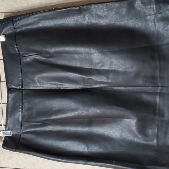 THE LIMITED faux leather skirt 8 black checkered - Picture 2 of 6